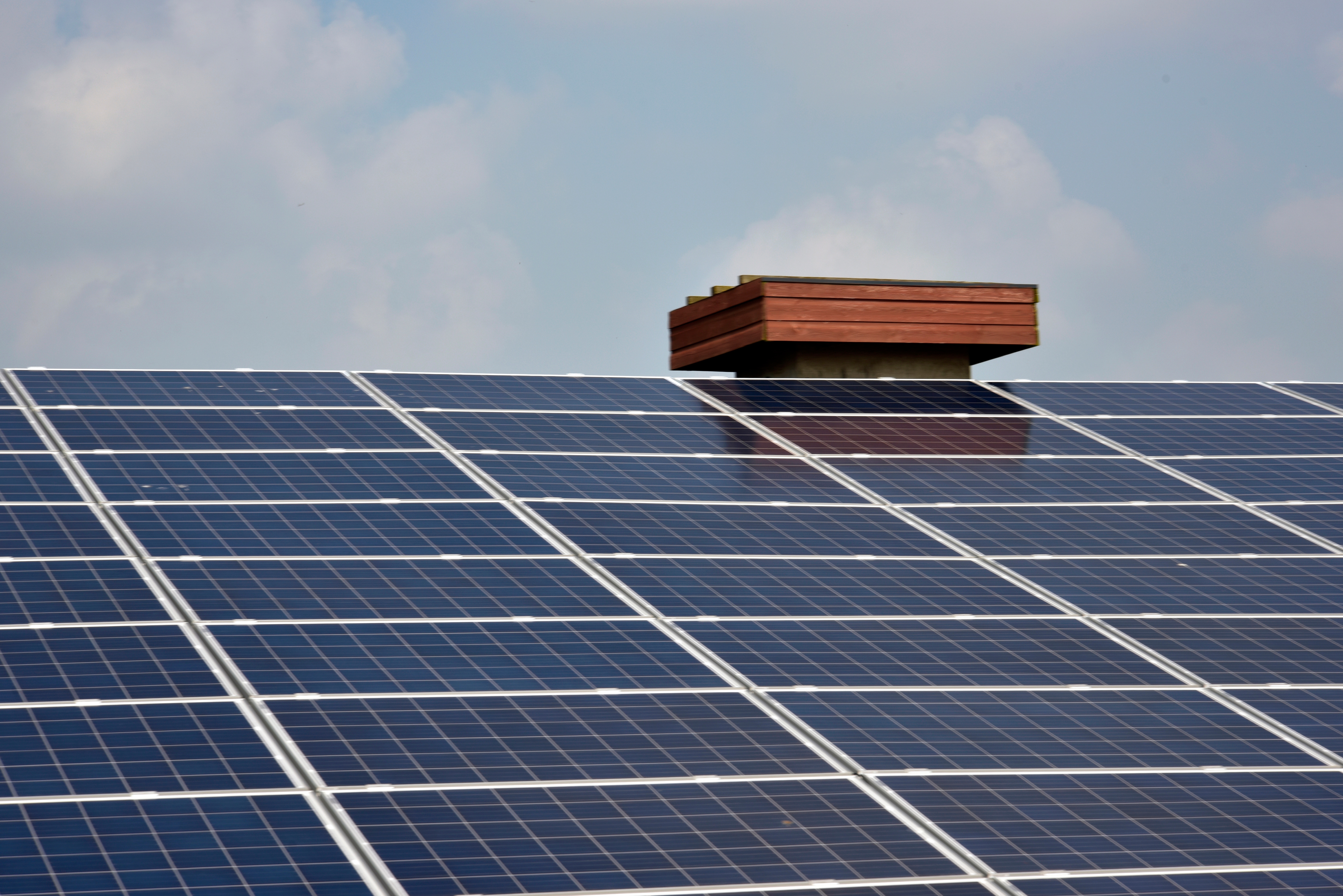 5 reasons managing directors need to invest in solar for business now
